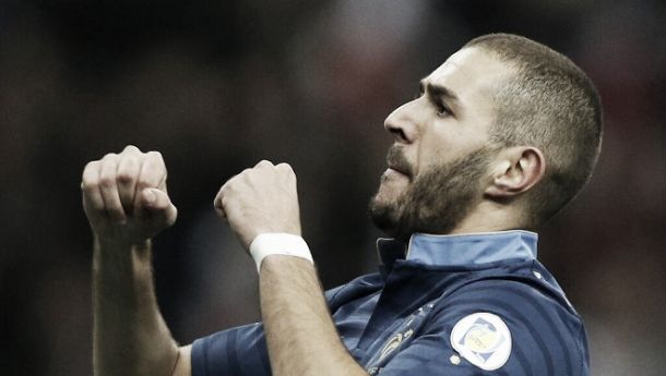 Benzema orquesta a Francia en el debut de Fernando Santos