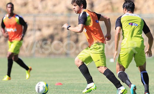Juninho surpreende e participa de treino coletivo pelo Vasco