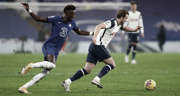Tottenham empata sem gols com Chelsea e reassume topo da Premier League
