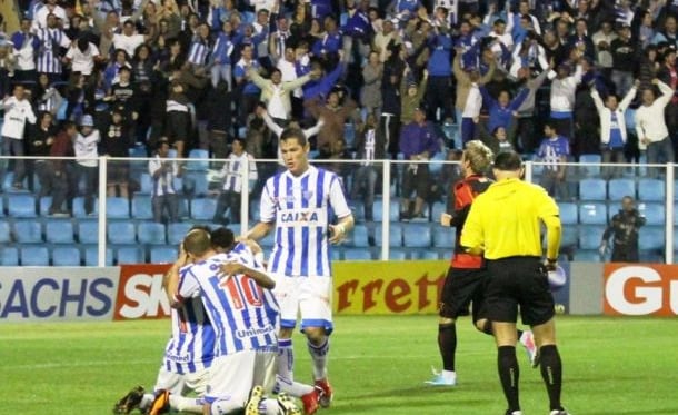 Avaí vence confronto direto contra o Sport e entra no G-4