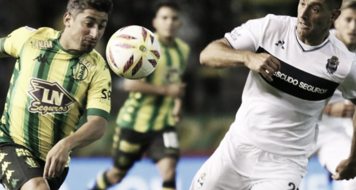 Matías Pisano y Lucas Licht frente a frente por la pelota, el último enfrentamiento en La Feliz fue 0 a 0. 