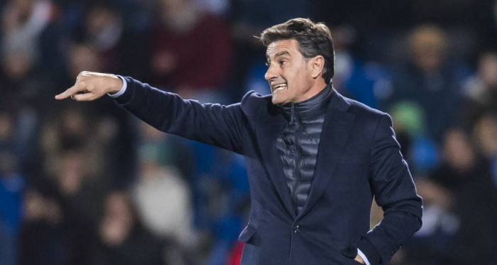 Míchel dirigiendo a su equipo durante un partido | Fotografía: LaLiga