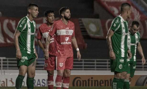 Em briga pelo G-4, CRB recebe América-MG em possível despedida de Léo Gamalho