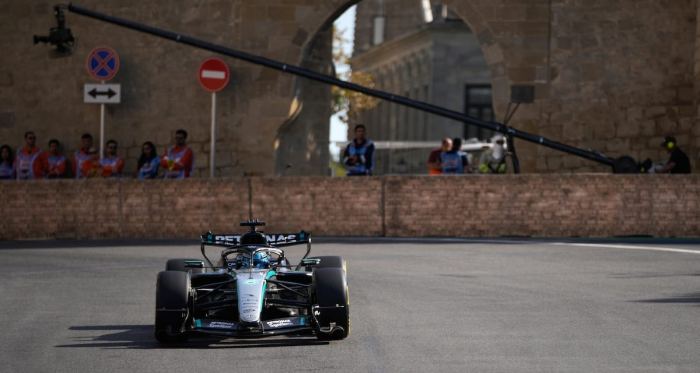 GP di Baku: Russell vince davanti a Verstappen, Ferrari ancora in crisi