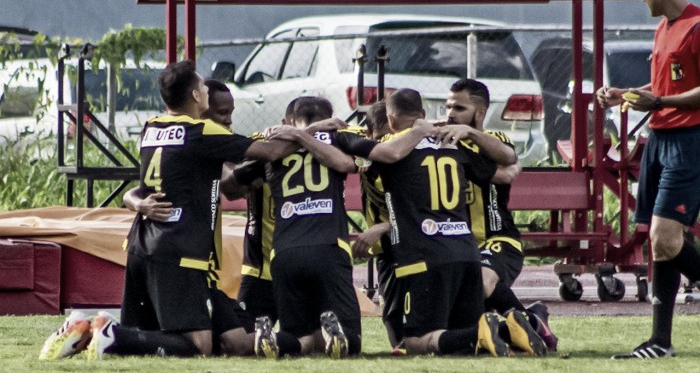 Deportivo Táchira tras conseguir el gol de la victoria ante Metropolitanos FC / wwwdeportivotachira.com