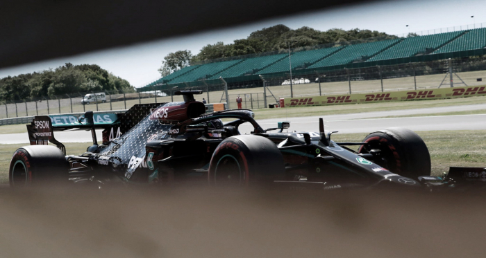 Mercedes domina os dois primeiros treinos livres; Ricciardo supreende
