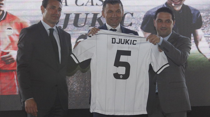 Djukic presentado como entrenador del Valencia