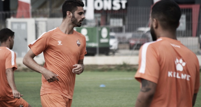Los jugadores del CF Reus ejercitándose en el primer entrenamiento de la temporada | Foto: CF Reus