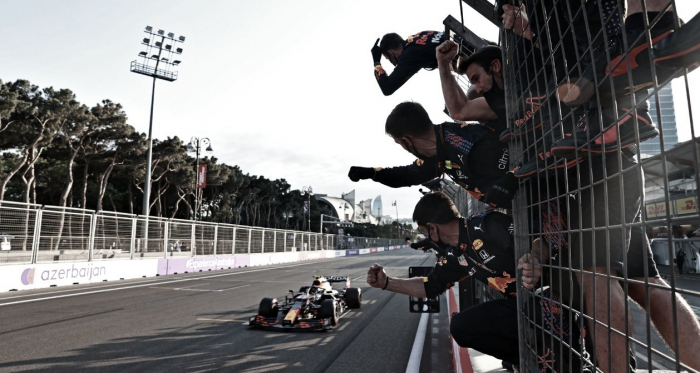 Red Bull segue como única equipe a pisar em todos os pódios da temporada