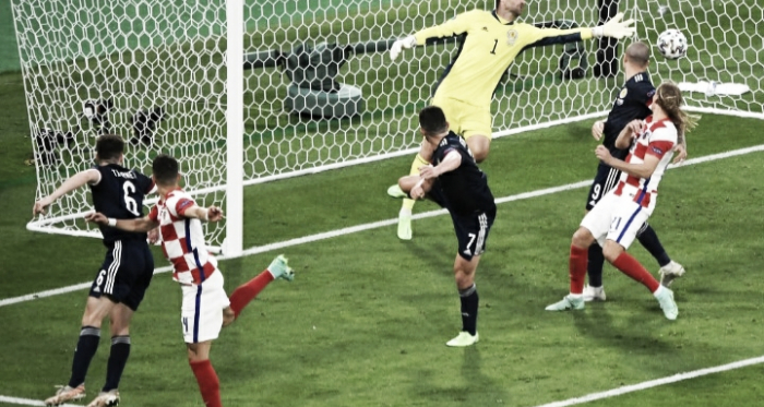 Croácia bate Escócia e confirma vaga nas oitavas da Eurocopa