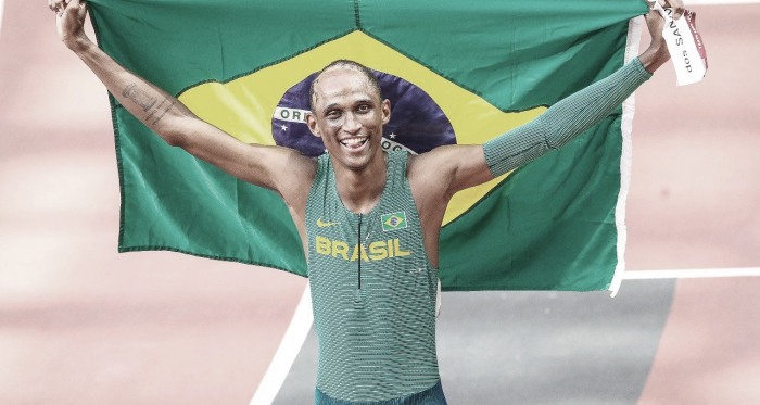 É do Brasil! Alison dos Santos conquista medalha de bronze nos 400m com barreiras