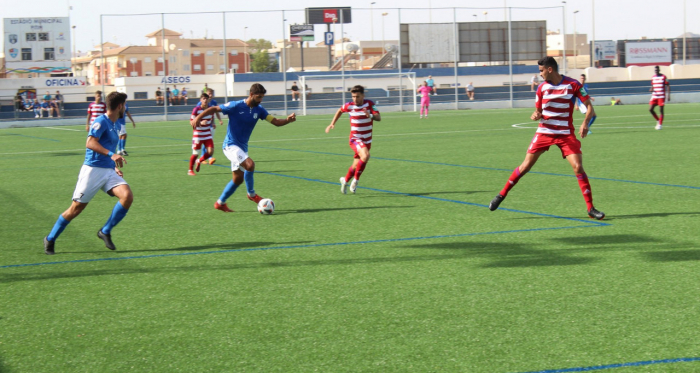 El Recreativo Granada sufre una goleada en El Pitín