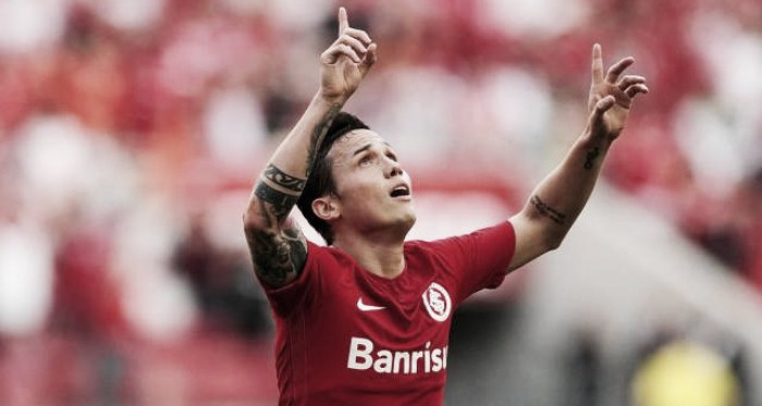 Seijas celebrando su Gol con Internacional SC.