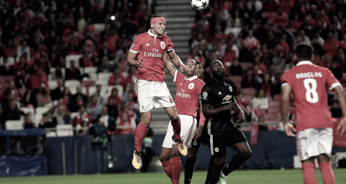 Um Manchester mediano, mas mais maduro, garantiu os 3 pontos // Foto: Facebook do SL Benfica