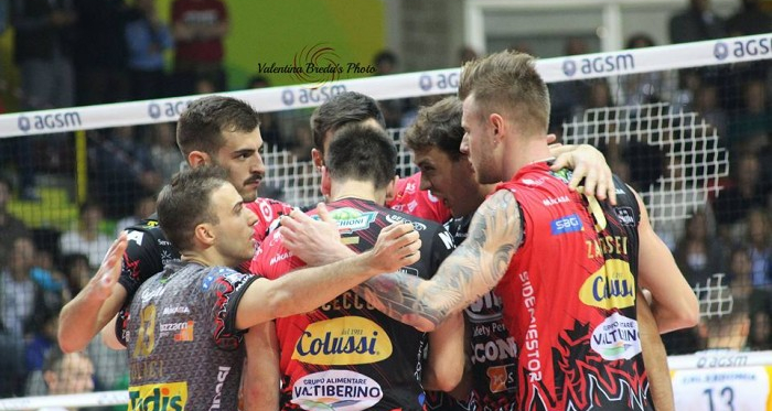 Volley M - La Sir Safety Perugia supera Trento e conserva la vetta solitaria della Superlega UnipolSai