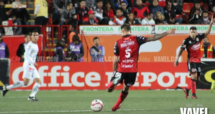Damián Musto frene a León | Foto: Julio César Félix