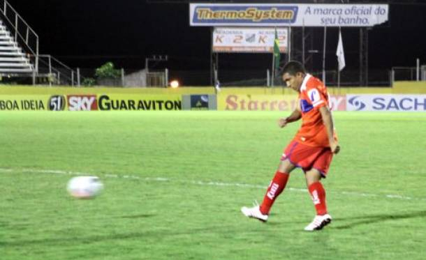 Paraná leva dois gols no final e fica só no empate com a Chapecoense