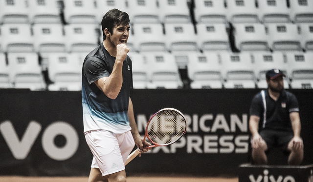 Garín celebrando la victoria ante Mayer. Foto: brasilopen.com