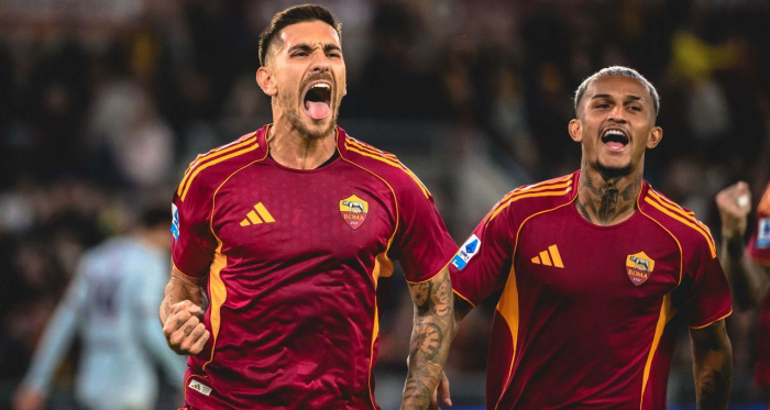 La Roma batte 2 a 0 l'Udinese e vola insieme all'Inter in testa alla classifica