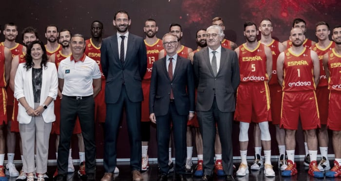 España presenta a los 16 elegidos para la gira previa al Mundial de China