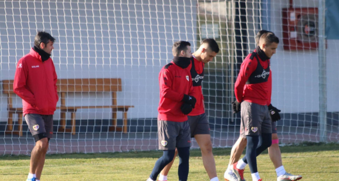 Jugadores del Rayo Vallecano antes del entrenamiento | Fotografía: Gema Paz (VAVEL)