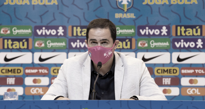 Sem jogadores atuantes no Brasil, André Jardine convoca Seleção Olímpica para amistosos