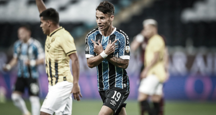Guris marcam, e Grêmio despacha Guaraní na Libertadores