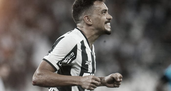 Com Eduardo herói, Botafogo abre vantagem contra Vitória