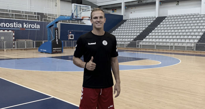 Johnny Dee aterriza en San Sebastián