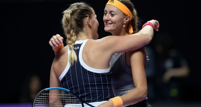 Babos and Mladenovic celebrate their win | Photo: Matthew Stockman