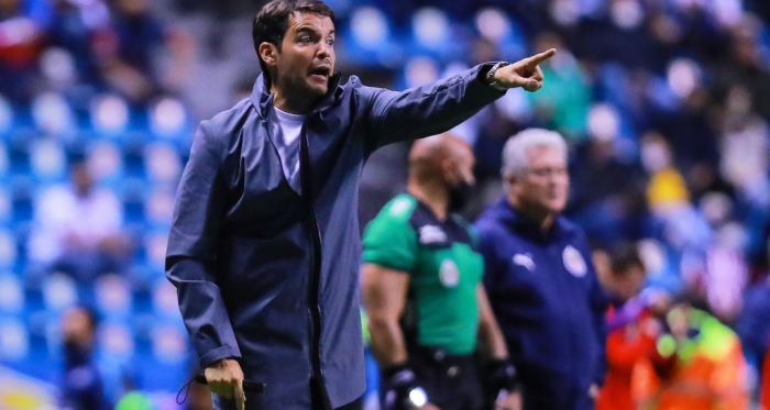 Nicolás Larcamón pide no castigar de más a la Franja tras derrota ante Chivas
