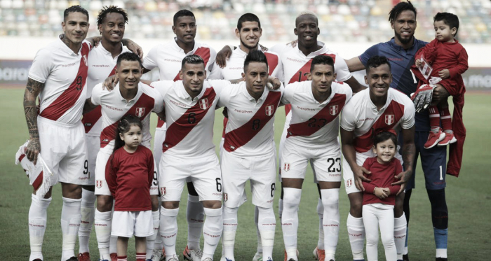 La selección peruana durante el amistoso ante Colombia en el Estadio Monumental de Lima | Fotografía: FPF 