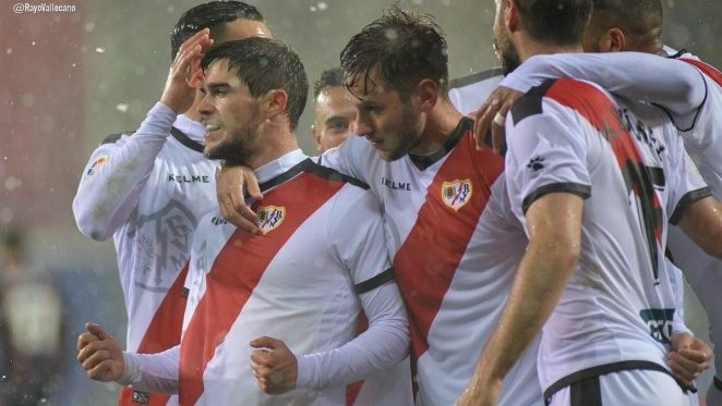 Los jugadores del Rayo celebran el gol de Pozo | Fotografía: Rayo Vallecano