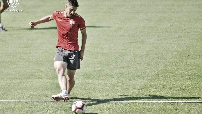 Emiliano Velázquez durante un entrenamiento | Fotografía: Rayo Vallecano