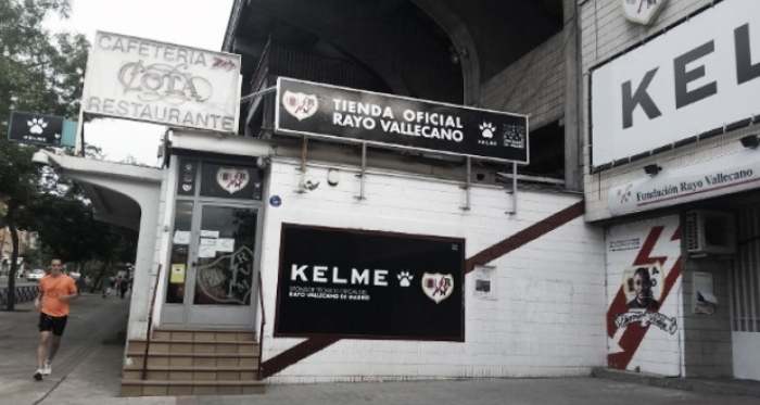 Tienda del Rayo al lado del estadio | Fotografía: Rayo Vallecano