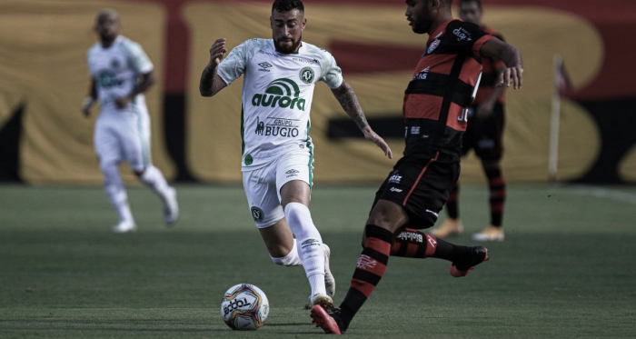 Chape perde chance de retomar ponta, mas auxiliar destaca empenho após jogo com Vitória