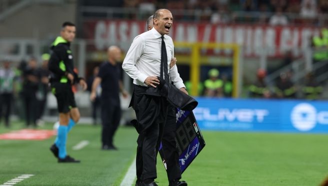 Corto muso, rosso e giacca al vento: bentornato Max!