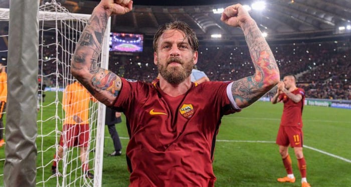 Certi amori non finiscono, fanno dei giri immensi e poi
ritornano