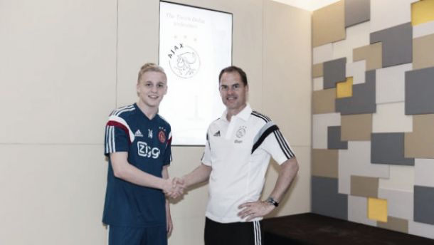 Van de Beek amplía su contrato hasta 2018