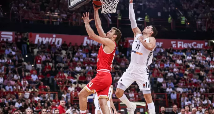 Olympiacos 79-69 Real Madrid: El rebote condena a los blancos en El Pireo