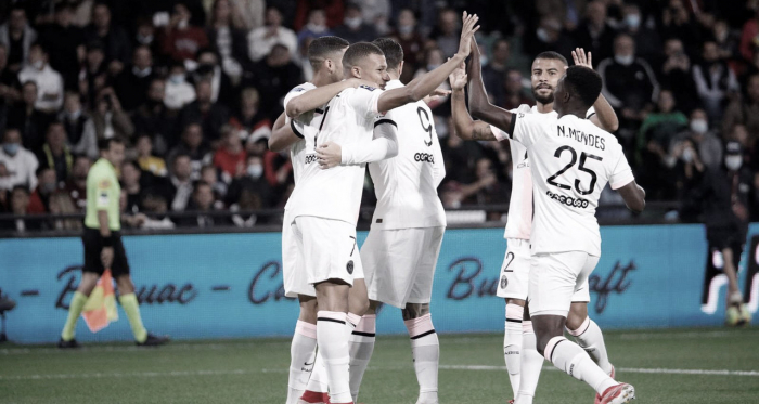 Hakimi decide duas vezes, PSG vence Metz e segue imparável na liderança da Ligue 1