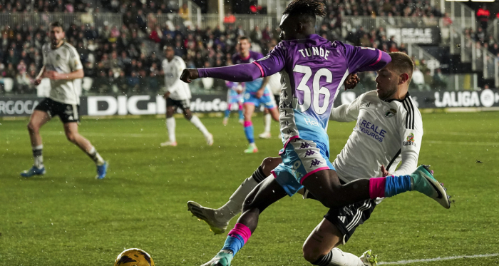 El Real Valladolid cae por la mínima en Burgos