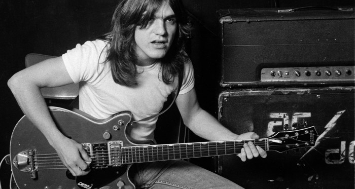 Bandas homenageiam Malcolm Young após seu falecimento