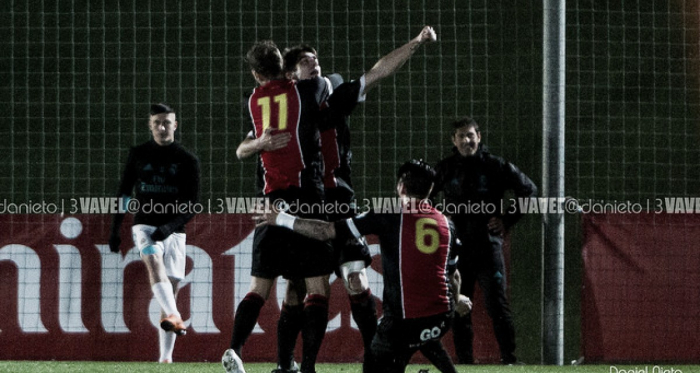 Los jugadores del Adarve celebran el gol de Leo en Valdebebas la campaña pasada. (Foto: Daniel Nieto).