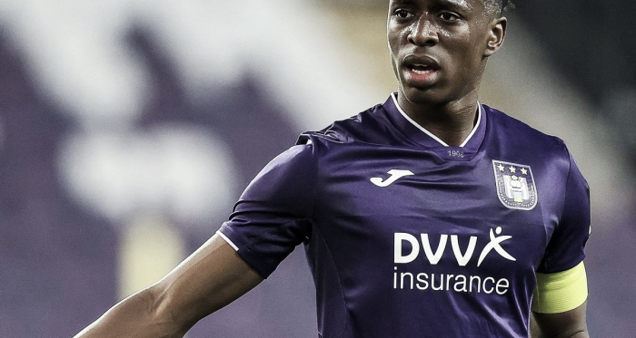 Após recusa, Arsenal prepara oferta de 18 milhões de euros por Lokonga, do Anderlecht