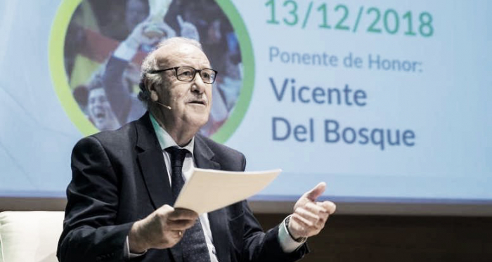 Vicente Del Bosque, Laurel de Oro de la Universidad de Alicante. Foto: EFE