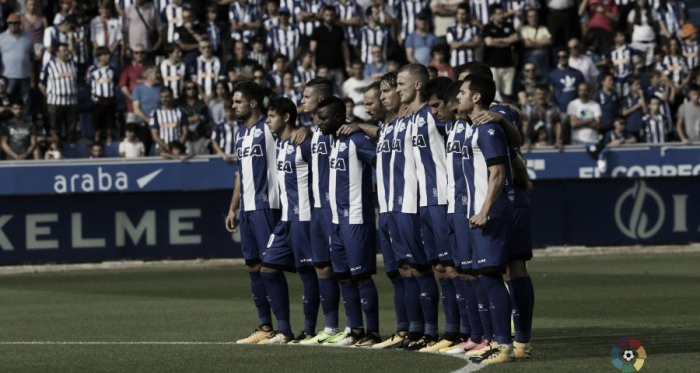 Alineación titular del Alavés frente al Barcelona. / Foto: La Liga