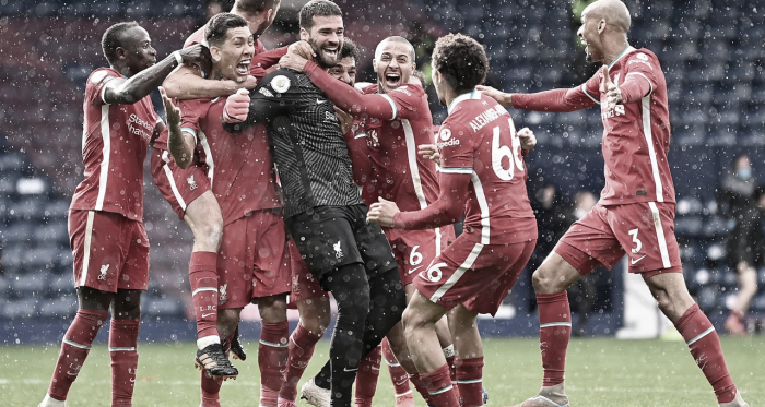 Do lamento ao êxtase! Com gol de Alisson nos acréscimos, Liverpool vence West Brom e segue vivo pela vaga na Champions