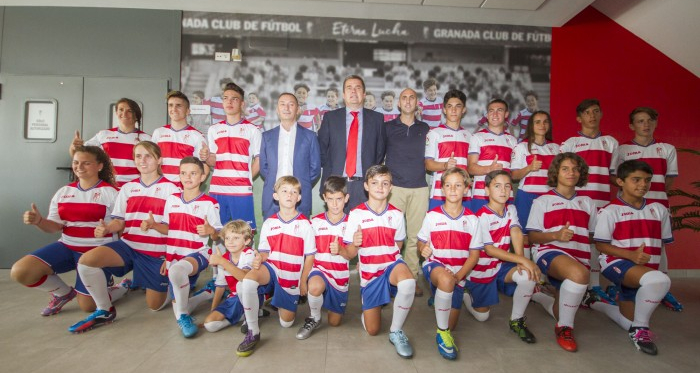 Canteranos del Granada CF presentan la rojiblanca horizontal