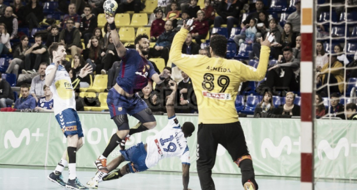 Almeida, de gran actuación, esperando el lanzamiento de N'Guessan | Foto: fcbarcelona.es